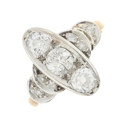 Lot 211 - An early to mid 20th century diamond dress ring