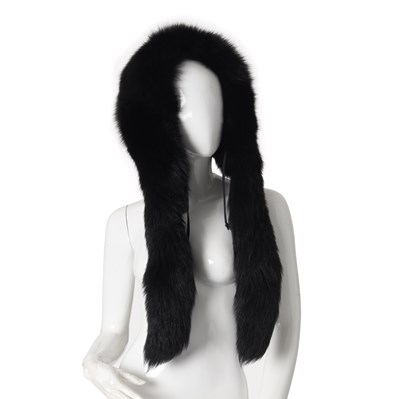 Lot 584 - A selection of fox fur accessories.