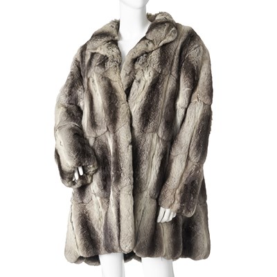 Lot 557 - A chinchilla fur coat.