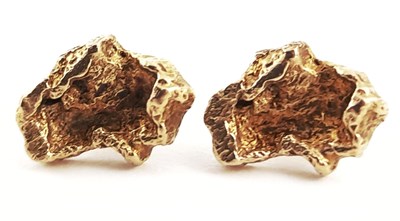 Lot 277 - A pair of 9ct gold nugget stud earrings