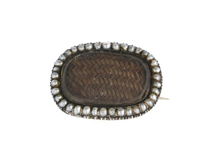 Lot 453 - An early 19th century split pearl and gold...