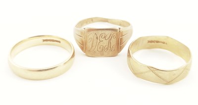 Lot 269 - Three 9ct gold rings