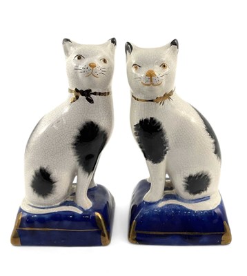 Lot 100 - A pair of small Staffordshire type cats on...