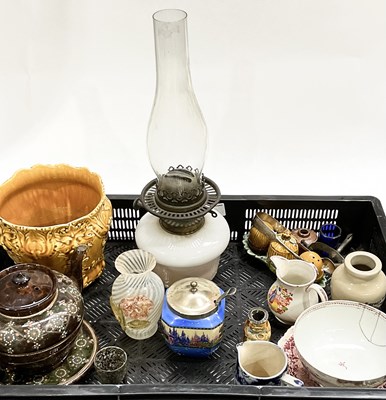 Lot 2 - A collection of glass, ceramics and...