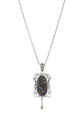 Lot 135 - An Art Nouveau silver boulder opal necklace