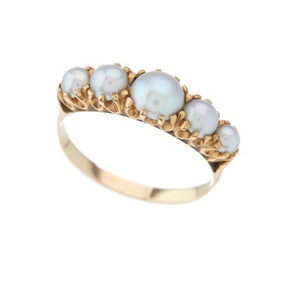 Lot 11 - A late Victorian 18ct gold graduated split...