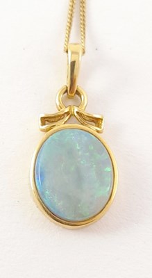 Lot 292 - An 18ct gold opal necklace