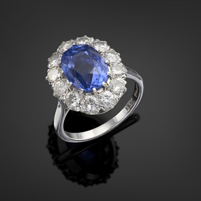 Lot 92 - An 18ct gold and platinum unheated Sri Lankan sapphire and diamond cluster ring