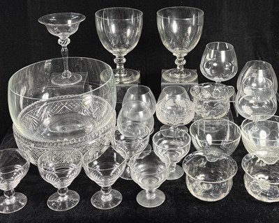 Lot 27 - A collection of glass including Baccarat, Webb...