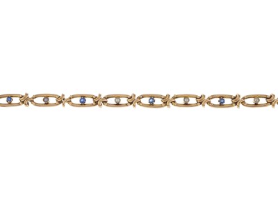 Lot 28 - An early 20th century 15ct gold alternating...