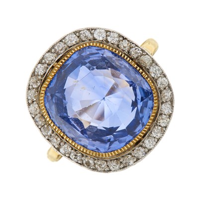 Lot 186 - A late 19th century gold sapphire and diamond cluster ring