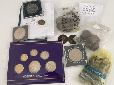 Lot 372 - A collection of uncirculated British and...