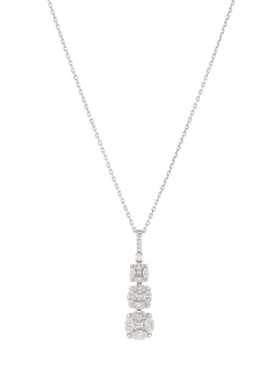 Lot 58 - An 18ct gold diamond cluster necklace