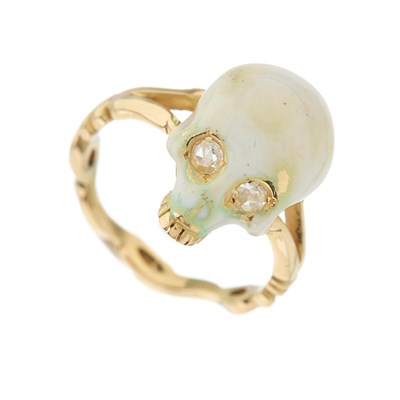 Lot 42 - An 18ct gold white enamel skull ring, with...