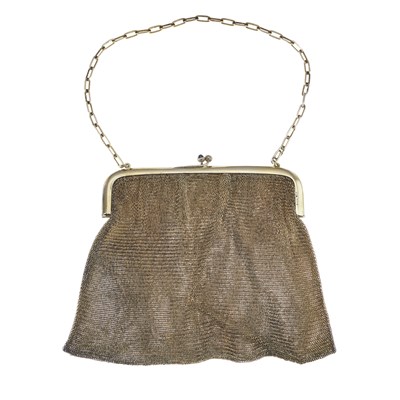 Lot 44 - An early 20th century silver mesh purse, with...