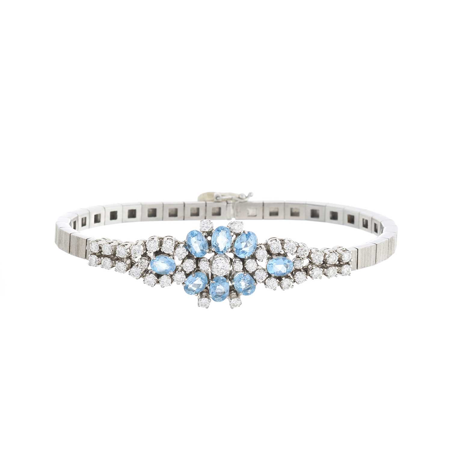 Lot 61 - An 18ct gold oval-shape aquamarine and...