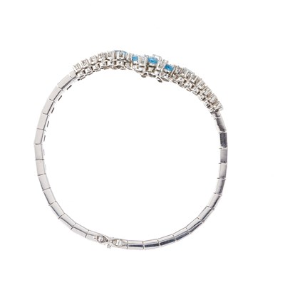 Lot 61 - An 18ct gold oval-shape aquamarine and...