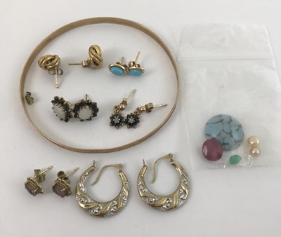 Lot 311 - A selection of 9ct gold gem-set earrings, a 9ct gold bangle and loose gems