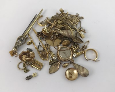 Lot 309 - A selection of gold and yellow metal jewellery