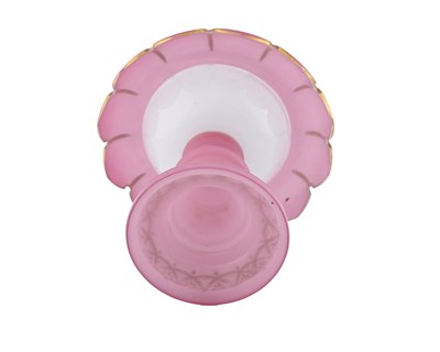 Lot 428 - A Bohemain Barfatan alabaster and strawberry...
