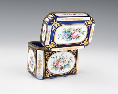 Lot 433 - A Bohemian floral cased glass casket, 19th...