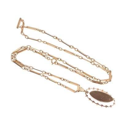 Lot 121 - A 9ct gold oval opal cabochon pendant,...