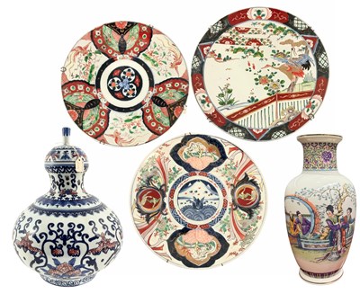 Lot 127 - Three Japanese Imari chargers, Meiji period,...