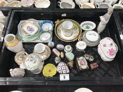 Lot 9 - A collection of continanetal china to include...