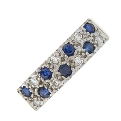 Lot 186 - An 18ct gold alternating sapphire and...