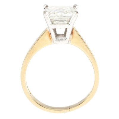 Lot 189 - An 18ct gold diamond single-stone ring