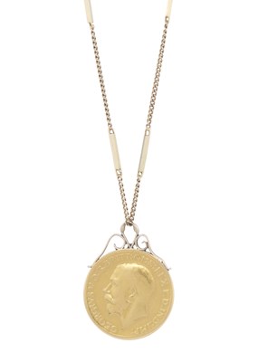Lot 179 - George V, a gold full sovereign coin pendant, with chain