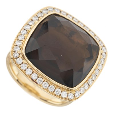 Lot 161 - An 18ct gold smoky quartz and diamond cluster ring