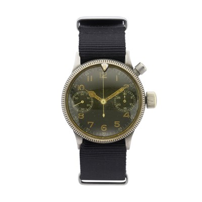 Lot 176 - A base metal single pusher chronograph wrist watch