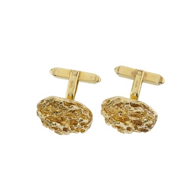 Lot 128 - A pair of 9ct gold nugget cufflinks