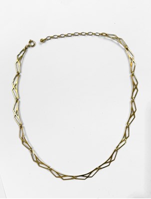 Lot 422 - A 9ct gold geometric necklace