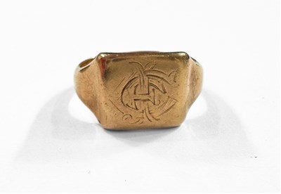 Lot 395 - A 9ct gold signet ring