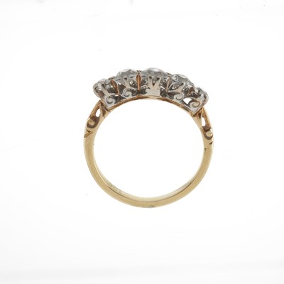 Lot 95 - An early 20th century 18ct gold diamond five-stone ring