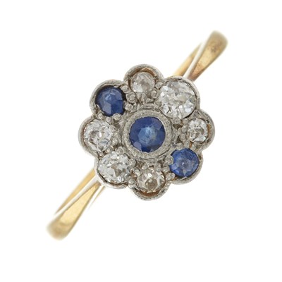 Lot 9 - An Edwardian 18ct gold and platinum sapphire and diamond floral cluster ring