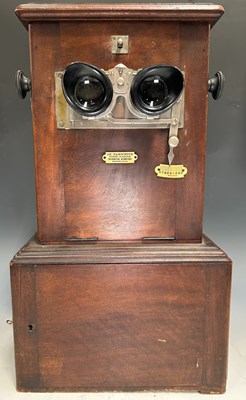 Lot 589 - An early 20th century French mahogany cased...