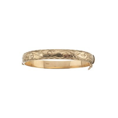 Lot 20 - A 9ct gold engraved bangle bracelet