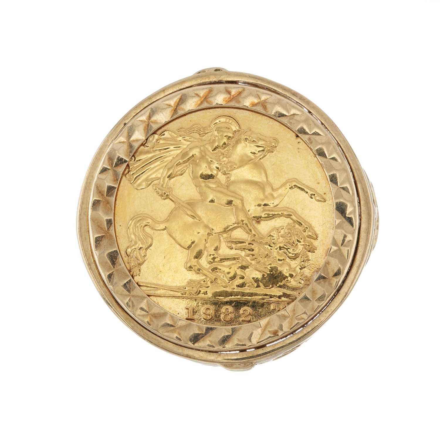 Lot 47 - Elizabeth II, a gold half sovereign coin ring