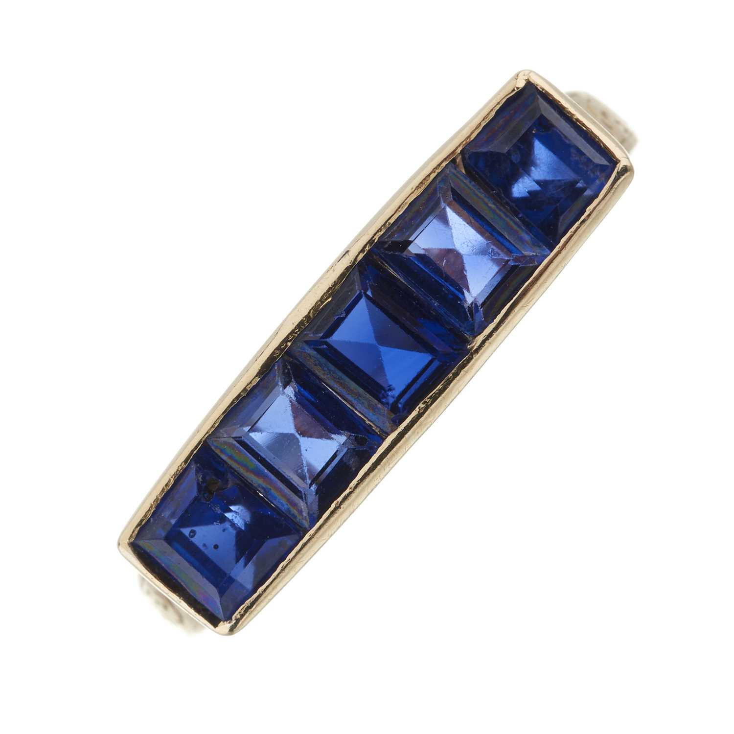 Lot 7 - An Edwardian gold sapphire five-stone ring