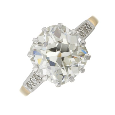 Lot 59 - A mid 20th century diamond single-stone ring