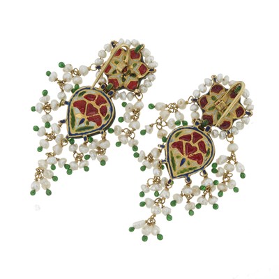 Lot 91 - A pair of Mughal gem-set drop earrings