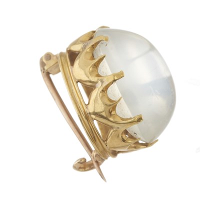 Lot 8 - An early 20th century gold moonstone brooch
