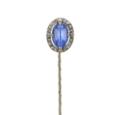 Lot 5 - A late 19th century sapphire and diamond cluster stickpin