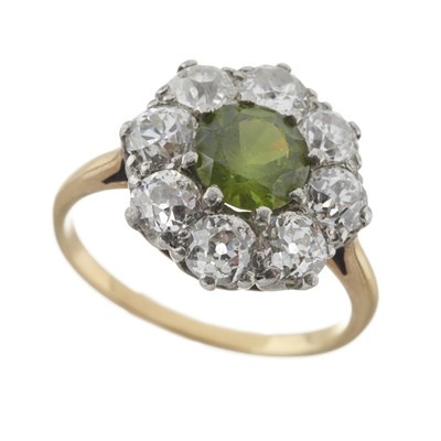 Lot 28 - An early 20th century demantoid garnet and diamond cluster ring