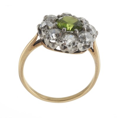 Lot 28 - An early 20th century demantoid garnet and diamond cluster ring