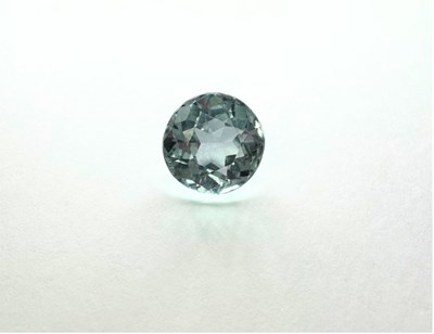 Lot 445 - A circular-cut aquamarine
