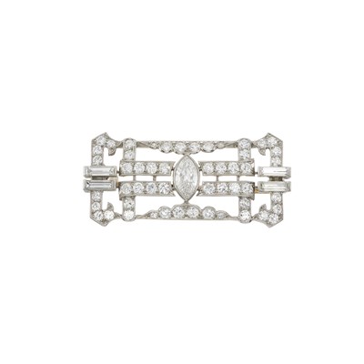 Lot 41 - An Art Deco diamond brooch